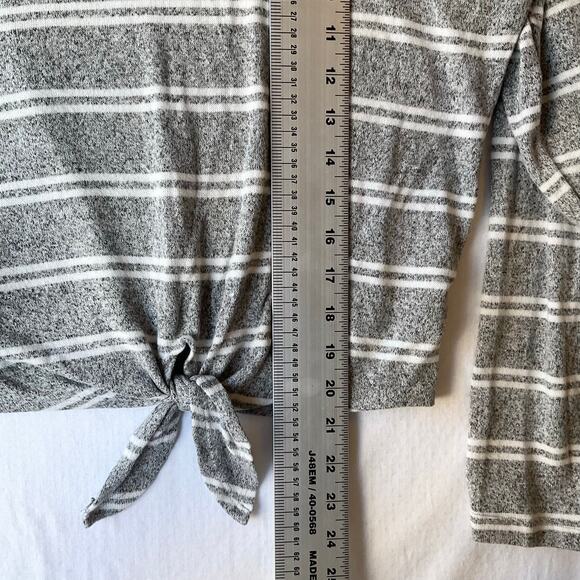 Caution to the Wind Women Long Sleeve Crewneck Blouse size S, Gray White Stripes - Picture 4 of 7